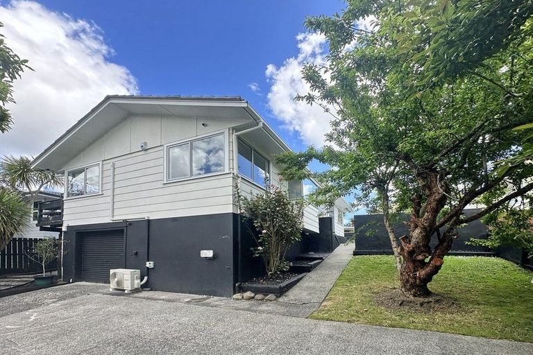 Photo of property in 61 Sunline Avenue, Massey, Auckland, 0614