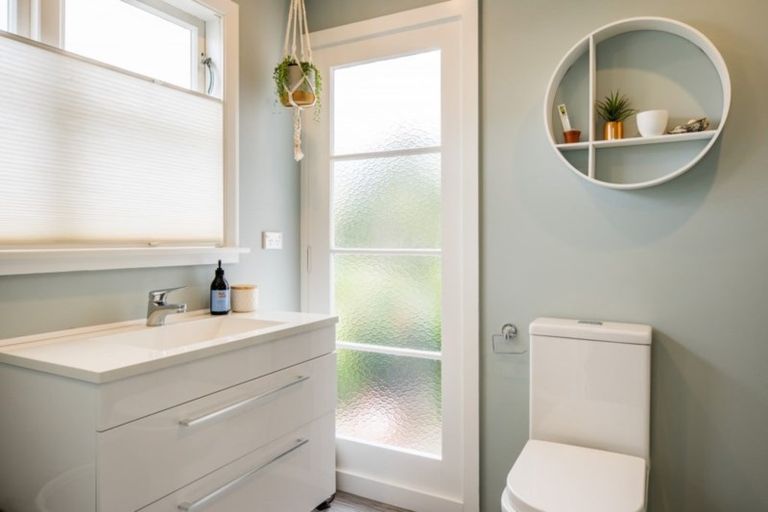 Photo of property in 26 Tuatoru Street, Eastbourne, Lower Hutt, 5013