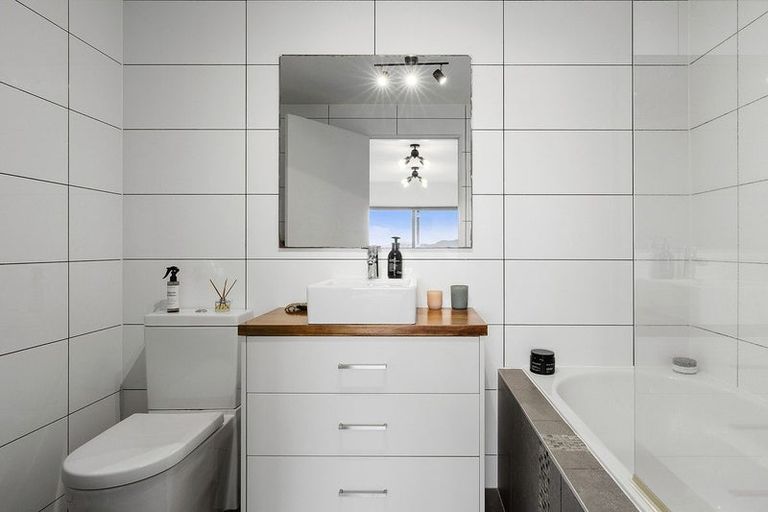 Photo of property in 3 Fore Street, Kaiwharawhara, Wellington, 6035