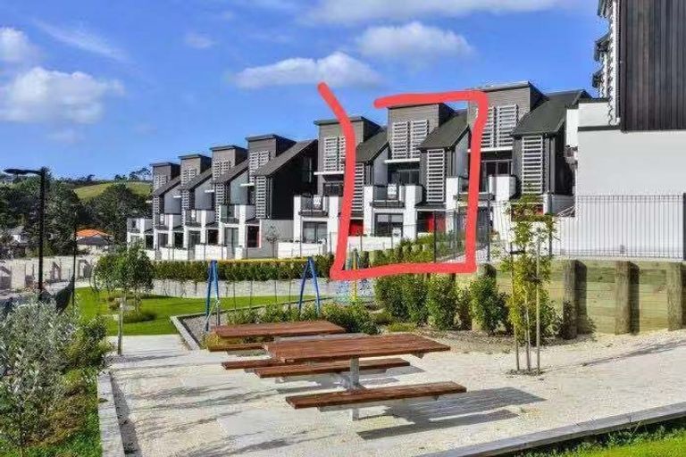 Photo of property in 2/10 Silver Moon Road, Albany Heights, Auckland, 0632