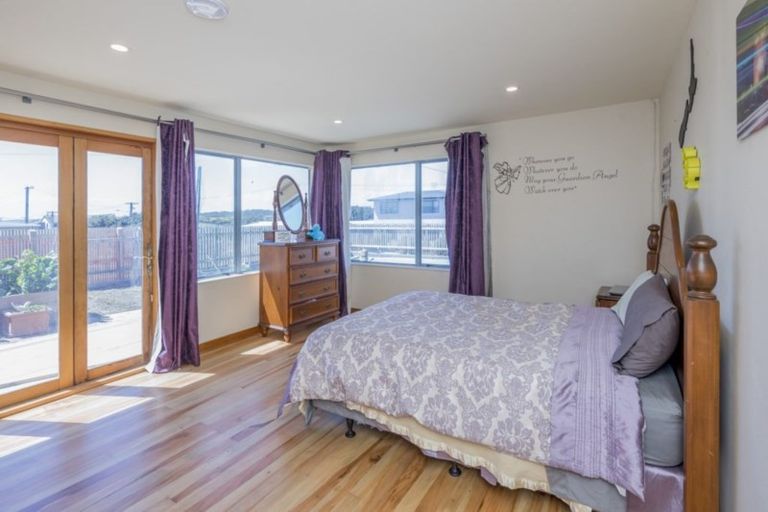 Photo of property in 14 Marine Parade South, Foxton Beach, Foxton, 4815