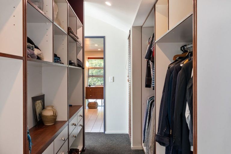 Photo of property in 365 Karaka Bay Road, Karaka Bays, Wellington, 6022