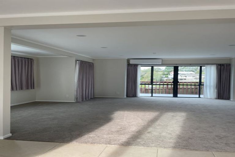 Photo of property in 3/485 Don Buck Road, Massey, Auckland, 0614