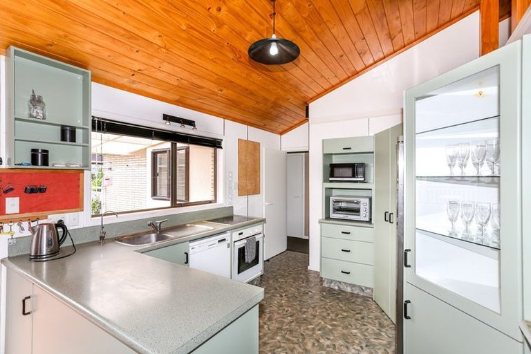 Photo of property in 5 John Guthrie Place, Merrilands, New Plymouth, 4312