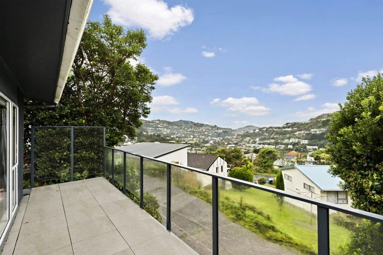 Photo of property in 6 Swadel Way, Karori, Wellington, 6012