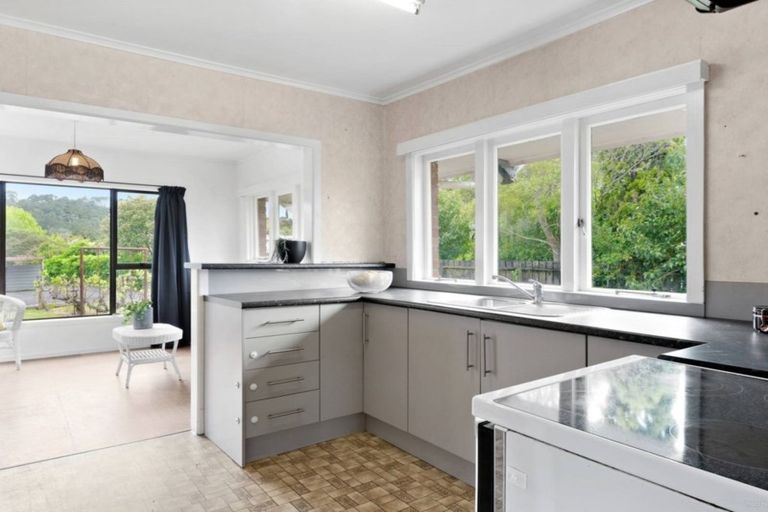 Photo of property in 699 Swanson Road, Swanson, Auckland, 0612