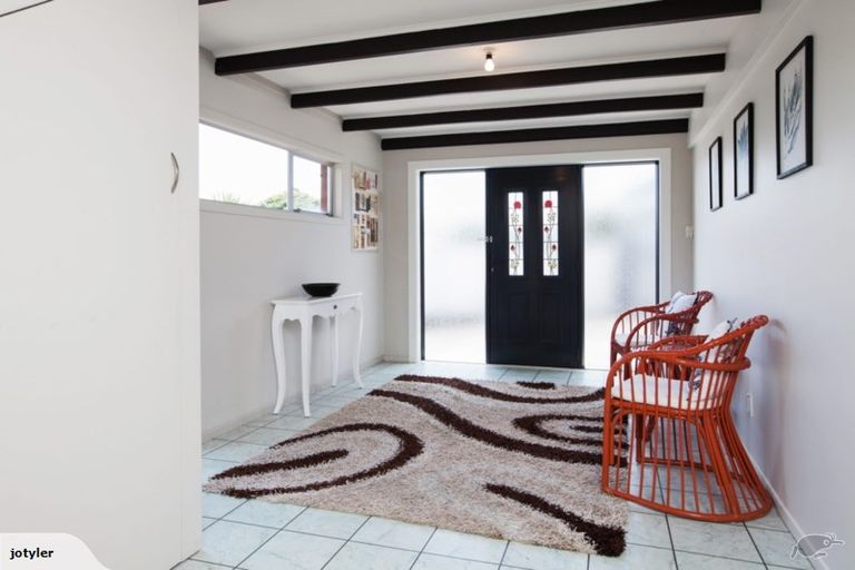 Photo of property in 14 Leatham Avenue, Strandon, New Plymouth, 4312