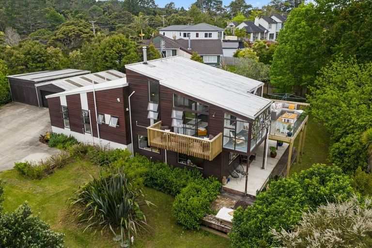 Photo of property in 17 Chatham Avenue, Paremoremo, Auckland, 0632