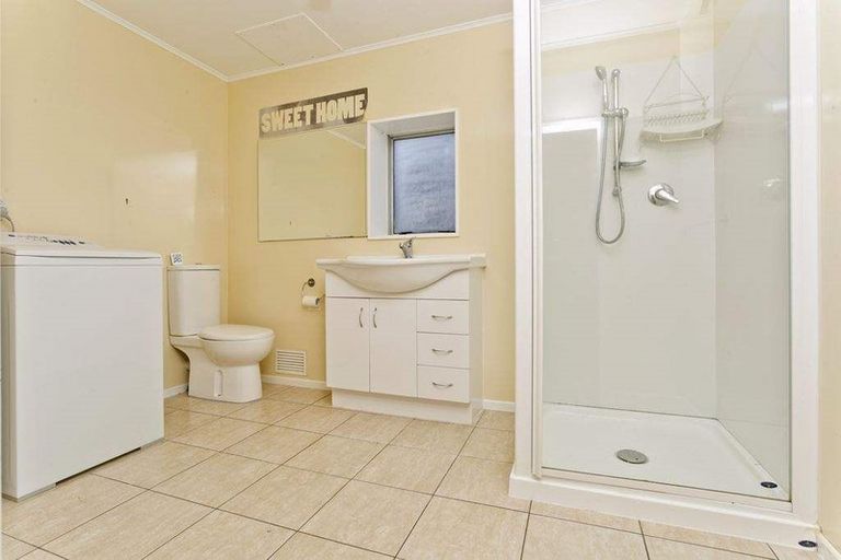 Photo of property in 121 Beach Haven Road, Beach Haven, Auckland, 0626