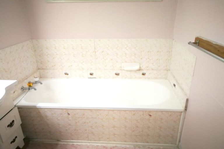 Photo of property in 40 West Coast Road, Glen Eden, Auckland, 0602