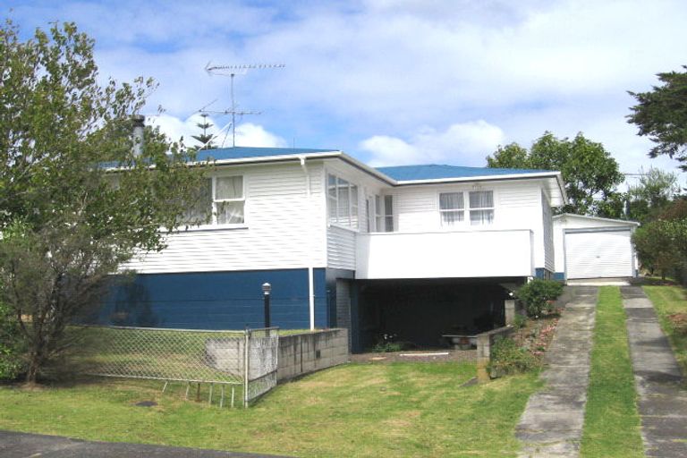 Photo of property in 5 Gilpin Place, Beach Haven, Auckland, 0626