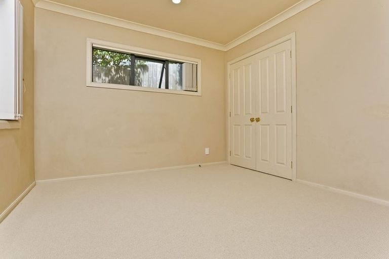 Photo of property in 22 Greenleaf Way, Northcross, Auckland, 0630