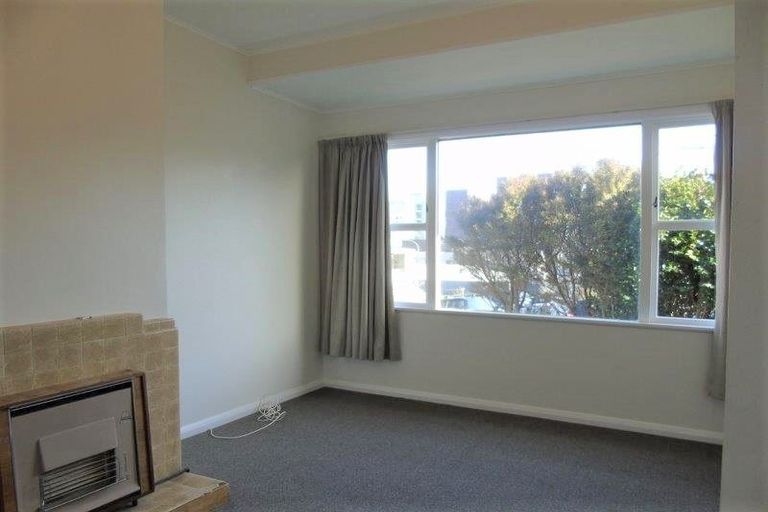Photo of property in 12 Edge Hill, Mount Victoria, Wellington, 6011