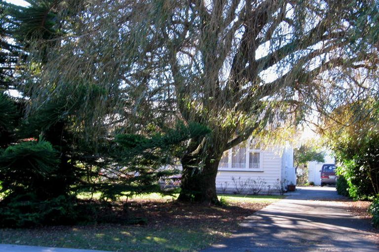 Photo of property in 20 Kirk Street, Otaki, 5512