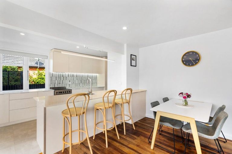 Photo of property in 716 Grove Road, Mayfair, Hastings, 4122