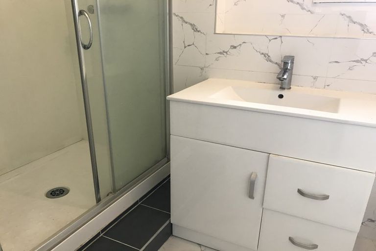 Photo of property in 1/44 Roberts Road, Glenfield, Auckland, 0629