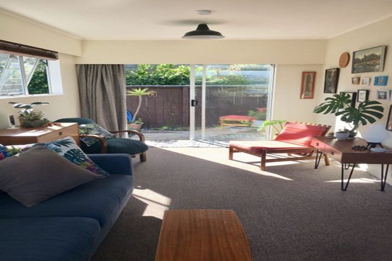 Photo of property in 4a The Track, Plimmerton, Porirua, 5026
