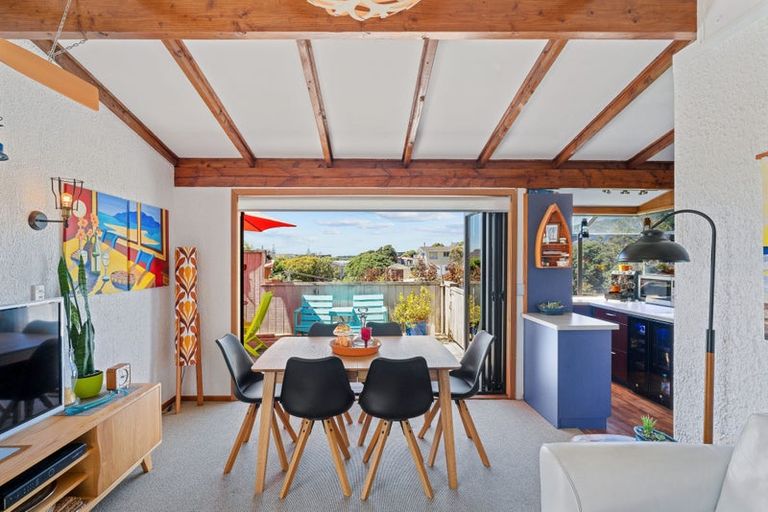 Photo of property in 14 Hughes Street, Waikanae Beach, Waikanae, 5036