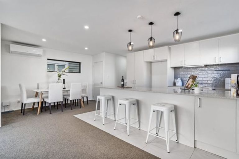 Photo of property in 27 Lili Chen Way, Mangere Bridge, Auckland, 2022