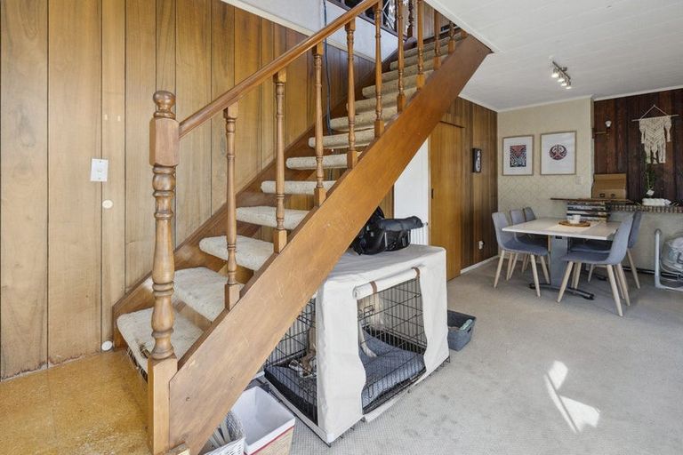 Photo of property in 114 Gloaming Hill, Titahi Bay, Porirua, 5022