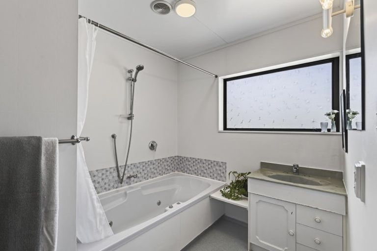 Photo of property in 35 Old South Road, Okato, 4335
