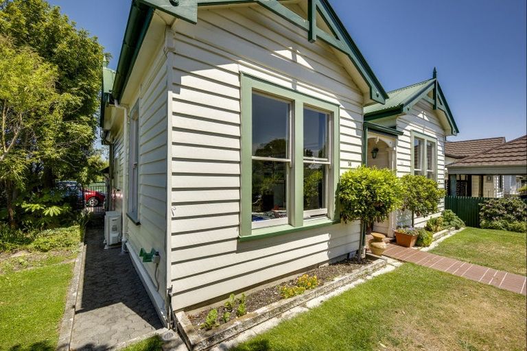 Photo of property in 36 Napier Terrace, Hospital Hill, Napier, 4110