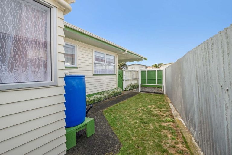 Photo of property in 19 Tainui Street, Castlecliff, Whanganui, 4501