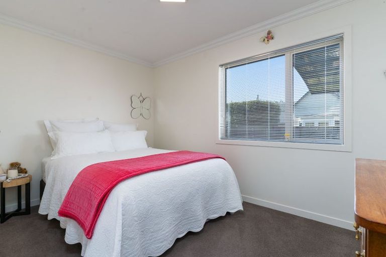 Photo of property in 2 Walnut Lane, Carterton, 5713