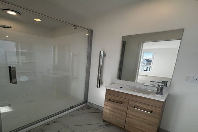 Photo of property in 4/4 Cracroft Street, Welbourn, New Plymouth, 4310