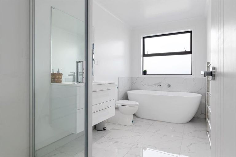 Photo of property in 16 Inuwai Street, Glenview, Hamilton, 3206