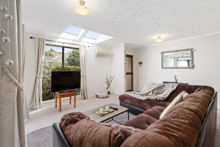 Photo of property in 1/7 Tawa Street, Tawa, Wellington, 5028