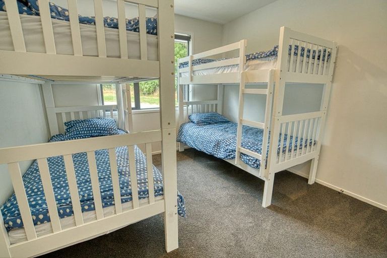 Photo of property in 5 Fairway Drive, Moana, 7872