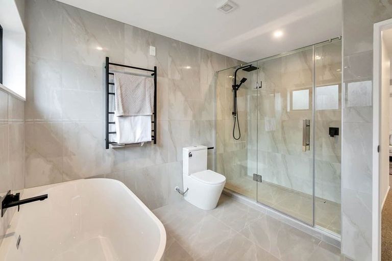 Photo of property in 23a Cottam Grove, Northcross, Auckland, 0632