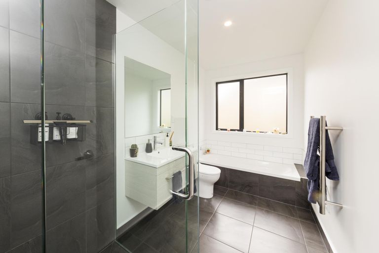 Photo of property in 3 Sardinia Grove, Fitzherbert, Palmerston North, 4410