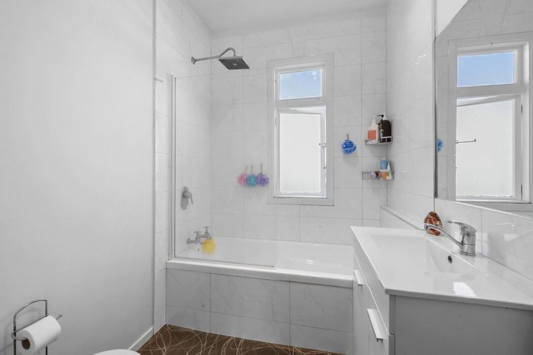 Photo of property in 7 Wheeler Place, Upper Vogeltown, New Plymouth, 4310