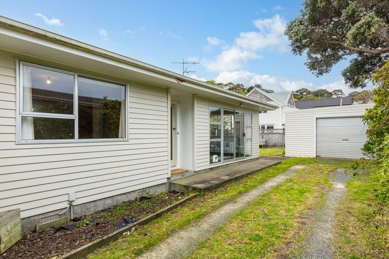 Photo of property in 2/6 Cluny Road, Plimmerton, Porirua, 5026