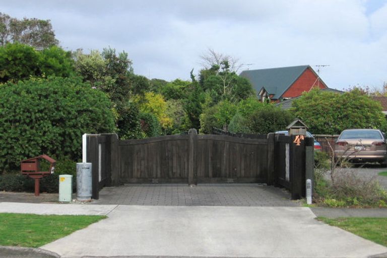 Photo of property in 4a Rewarewa Crescent, Waikanae, 5036