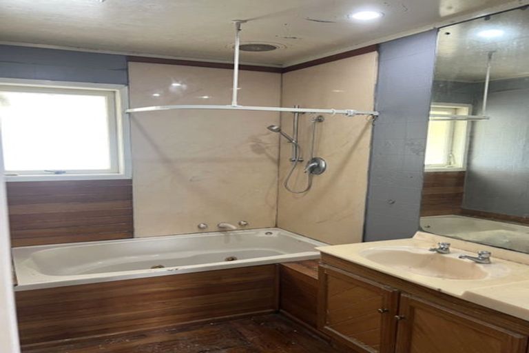 Photo of property in 44 Andrew Road, Howick, Auckland, 2010