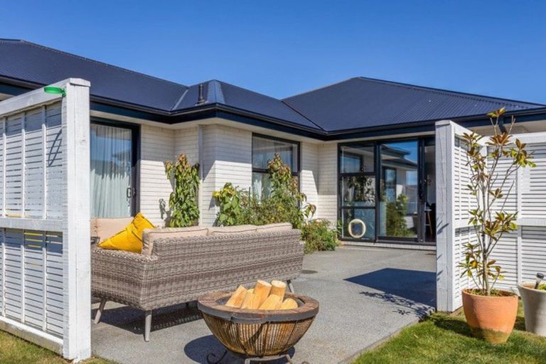 Photo of property in 6 Blair Place, Kaiapoi, 7630