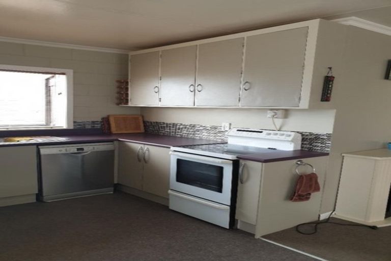 Photo of property in 38 Okiwa Terrace, Waiinu Beach, Whanganui, 4588