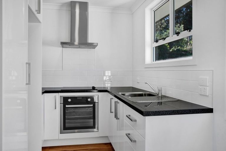 Photo of property in 25 Simons Street, Moturoa, New Plymouth, 4310