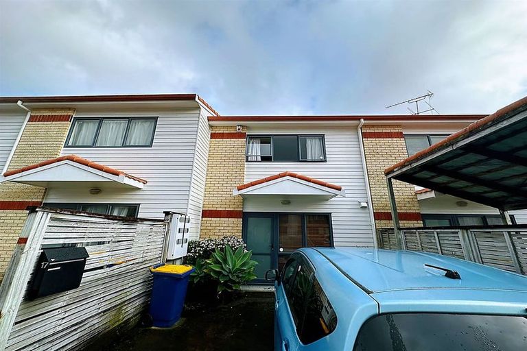 Photo of property in Tuscany Way, 17/3 Ambrico Place, New Lynn, Auckland, 0600