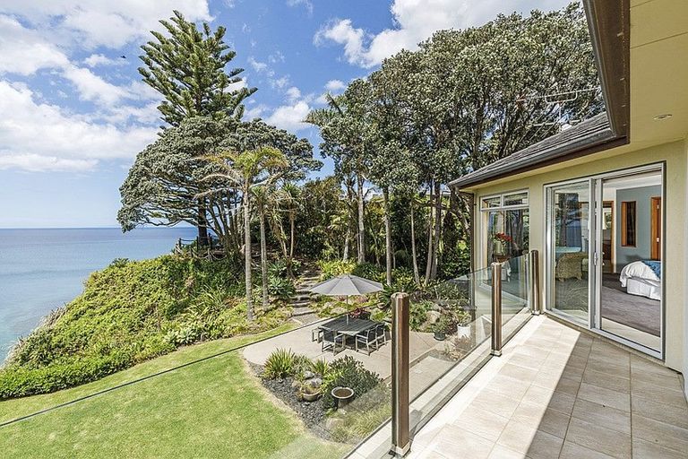 Photo of property in 24 Cliff Road, Torbay, Auckland, 0630