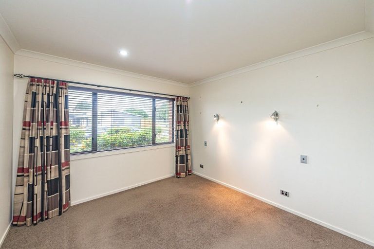 Photo of property in 1 Gilligan Close, College Estate, Whanganui, 4500