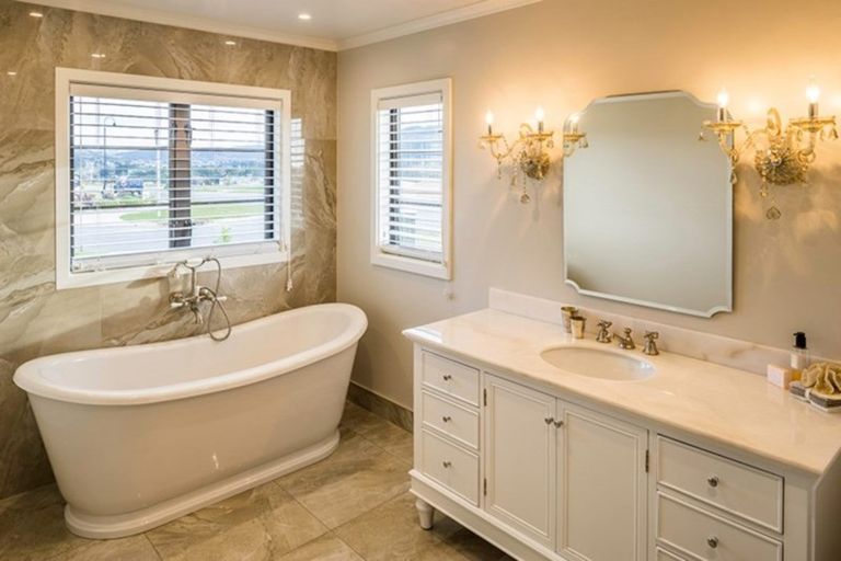 Photo of property in 88 Queen Charlotte Drive, Aotea, Porirua, 5024