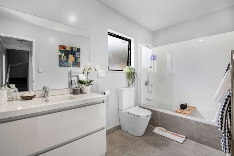 Photo of property in 1/6 Duncansby Road, Stanmore Bay, Whangaparaoa, 0932