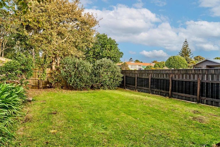 Photo of property in 35 Eruini Street, Waikanae Beach, Waikanae, 5036