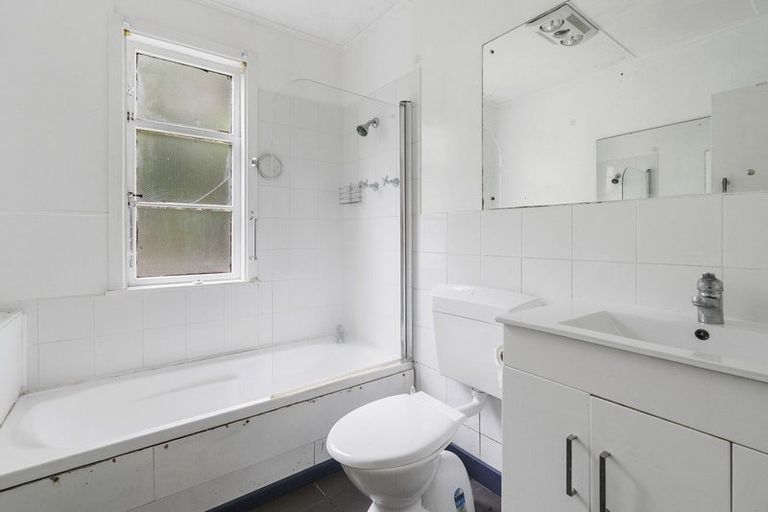 Photo of property in 59-61 Airlie Road, Plimmerton, Porirua, 5026