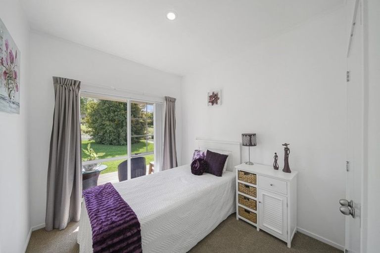 Photo of property in 12 Ranfurly Road, Alfriston, Auckland, 2105