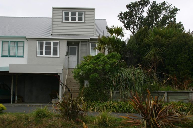 Photo of property in 2 Rodney Street, Northland, Wellington, 6012